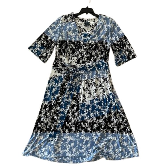 Gabby Skye - Multi-Color Sectioned Floral Print A-Line Dress 16W - Picture 2 of 8